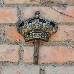 Brown Crown Hanger with Black Gift Box